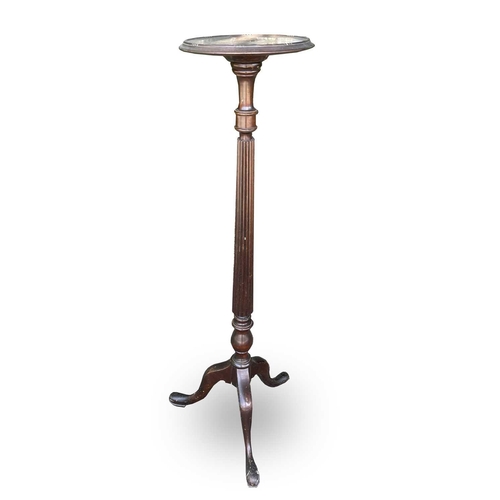 3054 - A mahogany torchere, of George III design, 1920s, with turned and fluted column on tripod base, heig... 