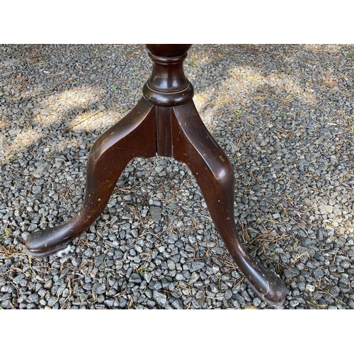 3054 - A mahogany torchere, of George III design, 1920s, with turned and fluted column on tripod base, heig... 