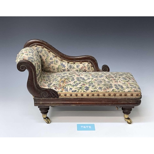 3070 - A Victorian miniature mahogany chaise lounge, possibly an apprentice piece or for a doll, with scrol... 