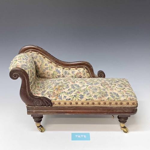 3070 - A Victorian miniature mahogany chaise lounge, possibly an apprentice piece or for a doll, with scrol... 