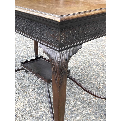 3090 - An Edwardian mahogany centre table, with blind fret carved frieze, on cabriole legs with an undertie... 