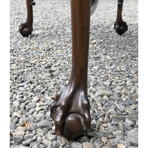 3090 - An Edwardian mahogany centre table, with blind fret carved frieze, on cabriole legs with an undertie... 