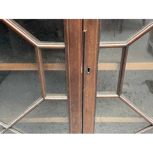 3189 - A mahogany bookcase, early 20th century, with a pair of astragal glazed doors enclosing shelves, on ... 