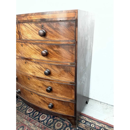 3190 - A Regency mahogany bow front chest of drawers, the satinwood crossbanded top above two short and fou... 