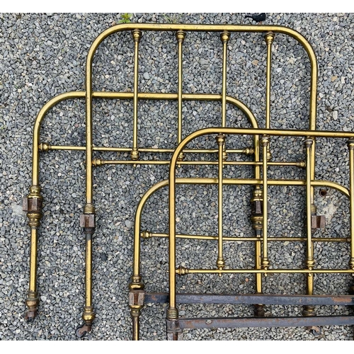 3199 - Two Victorian brass single beds, with railed ends and wrought iron bases, height 118cm, width 92cm, ... 