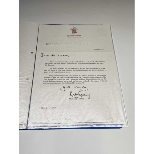 390 - Autographs/Correspondence - A collection of correspondence to include a letter from the equerry to H... 