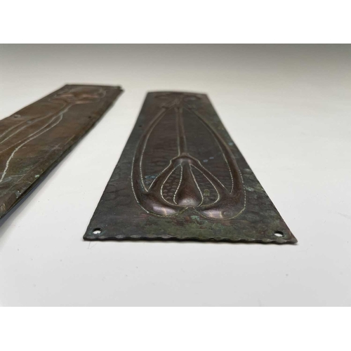 397 - A pair of Art Nouveau period copper finger plates, with embossed stylised tulip decoration, 30.5 x 7... 