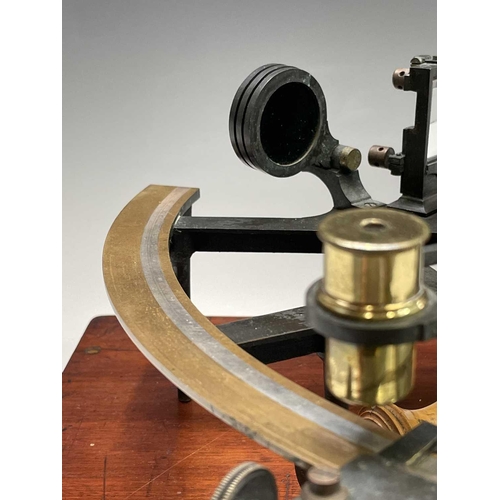 400 - A brass and lacquered sextant, unsigned, Dollond Label pasted inside the mahogany case and with inse... 