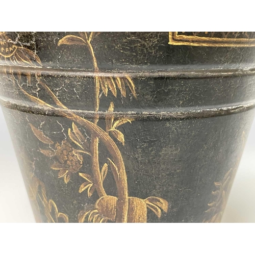 466 - A chinoiserie tole ware planter, early 20th century, with gilt lion paw feet, height 15cm, diameter ... 