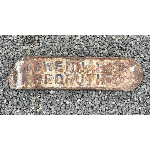 637 - A vintage cast iron finger post road sign, Gwenap-Redruth, Lamorran-Ruan with diamond topped post, h... 