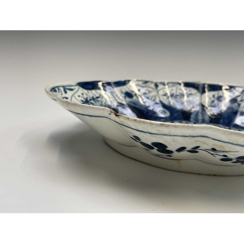 806 - A Worcester porcelain blue and white porcelain lobed oval dessert dish, circa 1770, painted with the... 