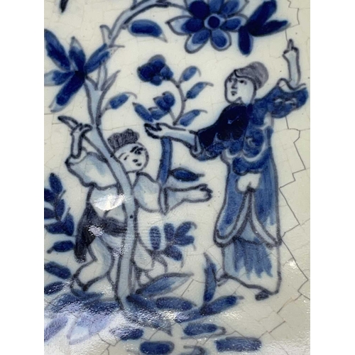 877 - A Dutch Delft tea caddy, 18th century, of rectangular section, painted in blue and white with Chines... 