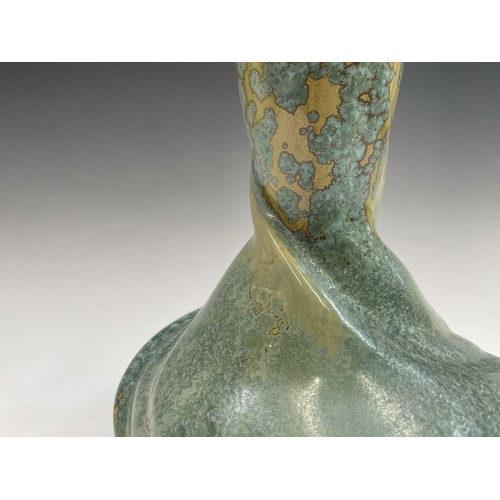 901 - An early 20th century Pierrefonds French art pottery vase with green crystalline glaze, impressed ma... 