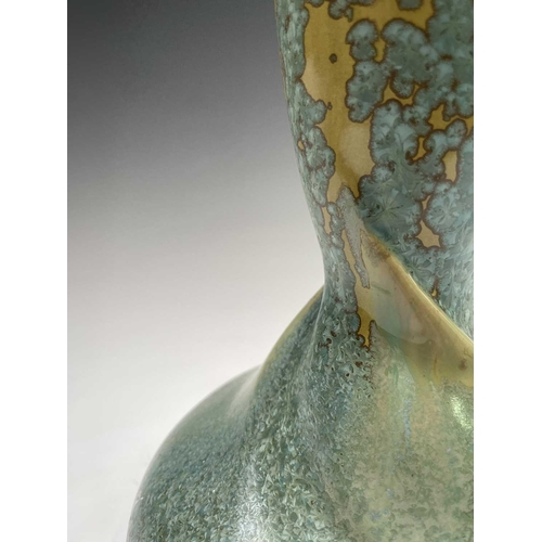 901 - An early 20th century Pierrefonds French art pottery vase with green crystalline glaze, impressed ma... 