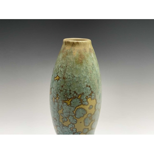 901 - An early 20th century Pierrefonds French art pottery vase with green crystalline glaze, impressed ma... 