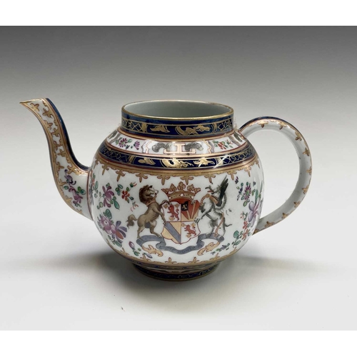 916 - A Samson porcelain armorial teapot, with painted coat of arms, width 18cm. Provenance: Michael Treth... 