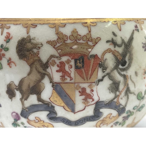 916 - A Samson porcelain armorial teapot, with painted coat of arms, width 18cm. Provenance: Michael Treth... 