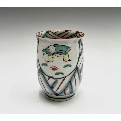 946 - A Chinese blue and white small jar, 19th century, height 9cm, together with a Japanese beaker, a sma... 