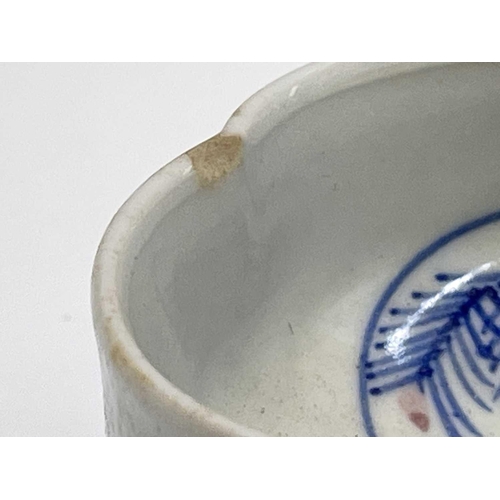 946 - A Chinese blue and white small jar, 19th century, height 9cm, together with a Japanese beaker, a sma... 