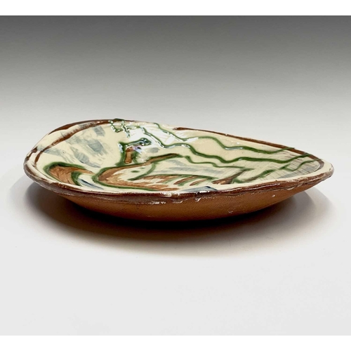 958 - A Ben Fosker (b.1960) slip decorated earthenware plate painted with a fox. Diameter 24cm.