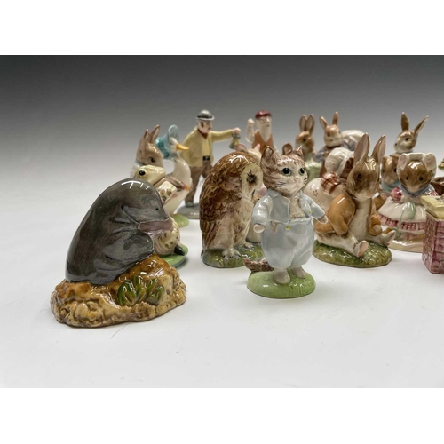 972 - A collection of twenty-four Beswick Beatrix Potter figures (box).