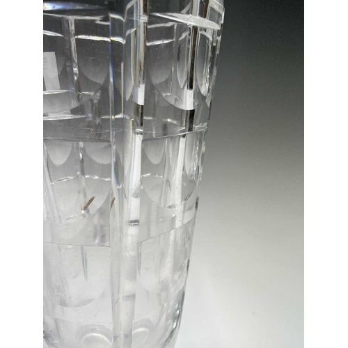 979 - An Orrefors glass vase, engraved with geese in flight, height 19.5cm, together with a similar smalle... 