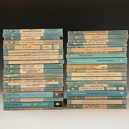 160 - PELICAN BOOKS. Approx 100 non-fiction classics. (100)