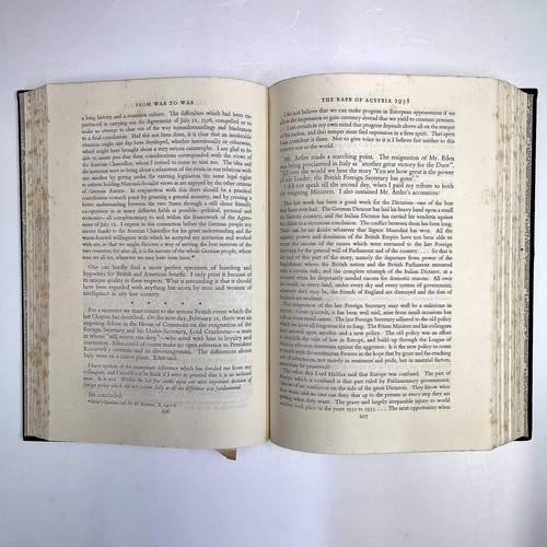 89 - WINSTON CHURCHILL. 'The Second World War,' first edition, six volumes, original cloth, ex libris, fo... 