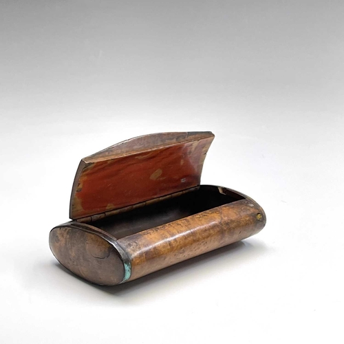 119 - A Victorian amboyna large snuff box, with wood hinge and inset shield, width 13.6cm.