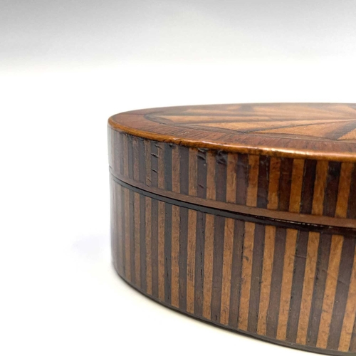 28 - A George III mahogany, crossbanded and satinwood inlaid oval trinket box, with large paterae to the ... 