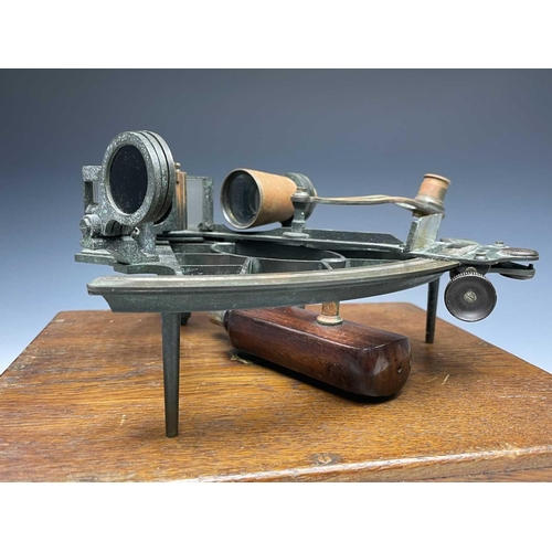 325 - An early 20th century sextant by Heath & Co Ltd, Crayford London, made for T. Bassnett Limited Liver... 