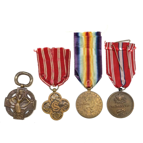 211 - Czechoslovakia WWI Medals - 4 Medals. War Cross, Revolution Cross, Commemorative Medal of Volunteers... 