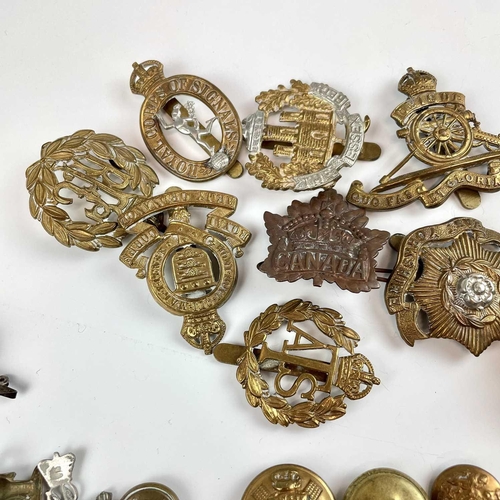 233 - British Military Cap Badges, Buttons, Sweetheart Badges, etc. Lot comprises 10 original cap badges, ... 