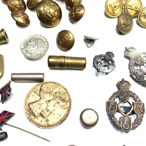 242 - White Star Line - Titanic Interest Buttons and Military REME, etc Badges and Buttons. Comprising 4 l... 