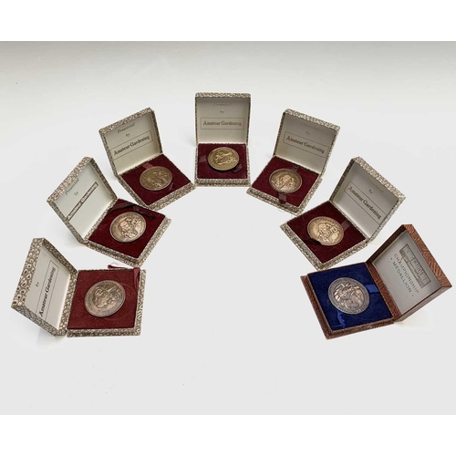 256 - Gardening & Horticultural Medals - 26 un-issued medals, National Chrysanthemum Soc., The Smallholder... 