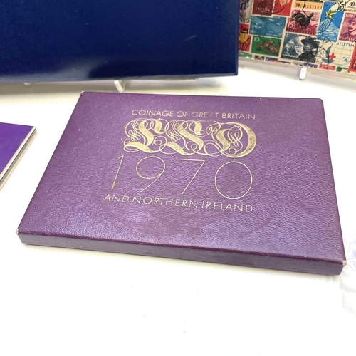 309 - Great Britain, World and Commonwealth coins. Contained in 3 well filled, clean, spring back albums c... 