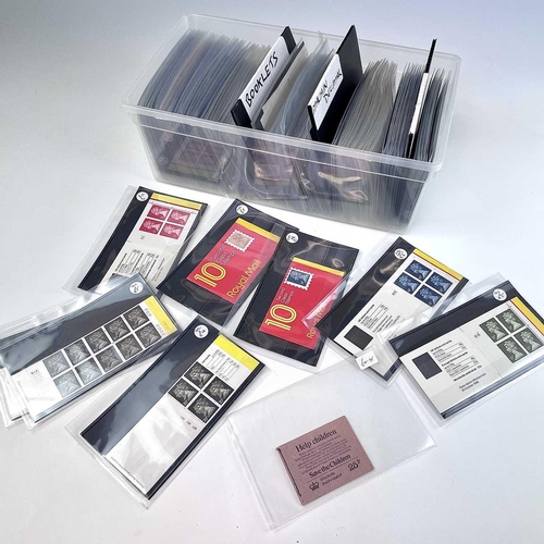 338 - G.B Machins - Booklets, etc. Plastic box containing quantity of pre and post decimal machins. Many b... 