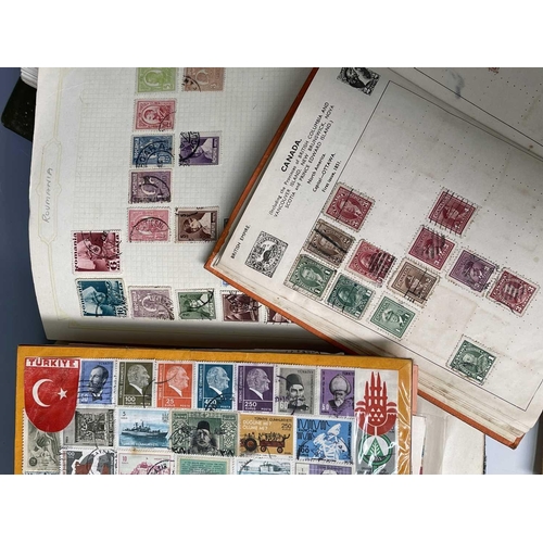 359 - GB & World Stamps A box containing 2 well filled looseleaf and 3 other small albums plus a quantity ... 