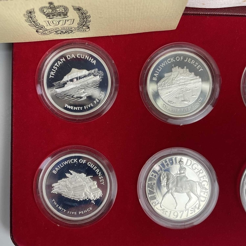 43 - 1977 Silver Jubilee G.B. and Commonwealth Sterling Silverproof Crowns. A cased set of 8 proof encaps... 