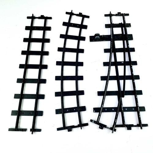 509 - Mamod 'O Gauge' Track. Comprising 41 curves, 10 straights and 2 right hand points - all in good cond... 