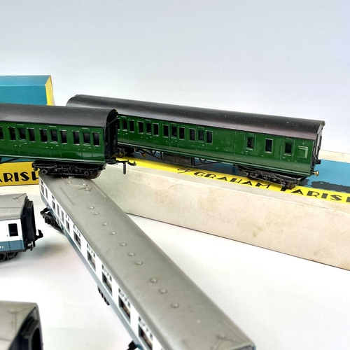 514 - Graham Farish Formoway Coach Building Kits (x2) and other carriages. Lot comprises two completed box... 