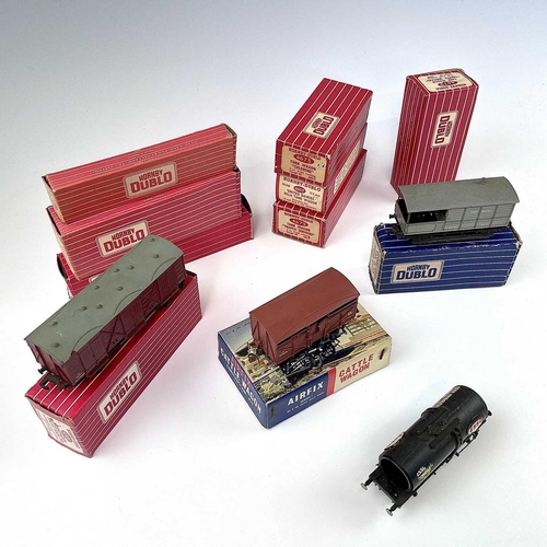 515 - Hornby Dublo Boxed Wagons (x9) plus other wagons. Comprising: Blue Box (x1) BR W.R. Brake van; Red B... 