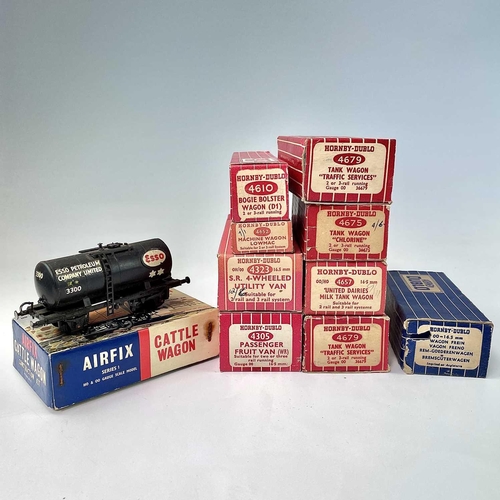 515 - Hornby Dublo Boxed Wagons (x9) plus other wagons. Comprising: Blue Box (x1) BR W.R. Brake van; Red B... 