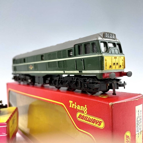 526 - Hornby Dublo Deltic Diesel and Triang AIA-AIA Diesel. Comprising boxed 2234 Deltic D9012 