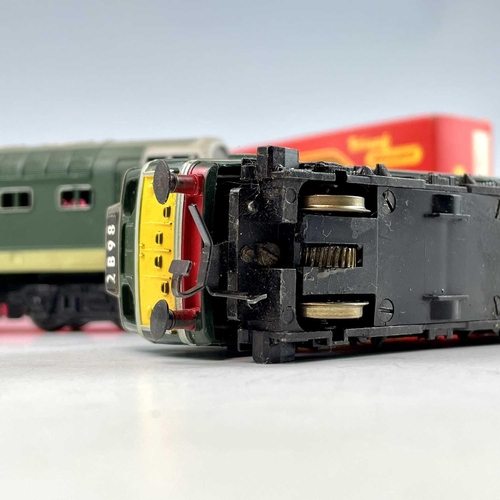 526 - Hornby Dublo Deltic Diesel and Triang AIA-AIA Diesel. Comprising boxed 2234 Deltic D9012 