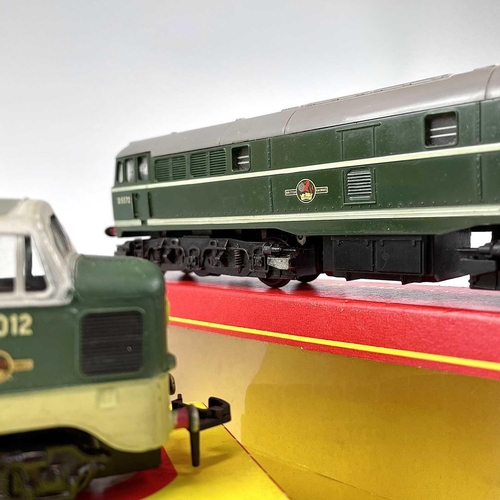 526 - Hornby Dublo Deltic Diesel and Triang AIA-AIA Diesel. Comprising boxed 2234 Deltic D9012 