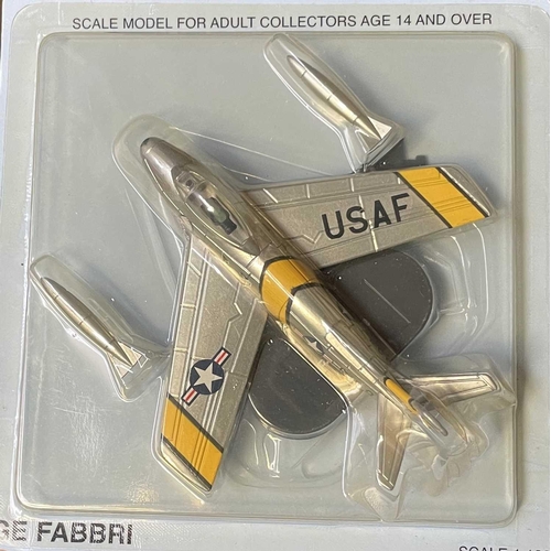 659 - GE Fabbri Die Cast Boxed 1:100 Military Aircraft. A box containing 23 various die cast aircraft in o... 