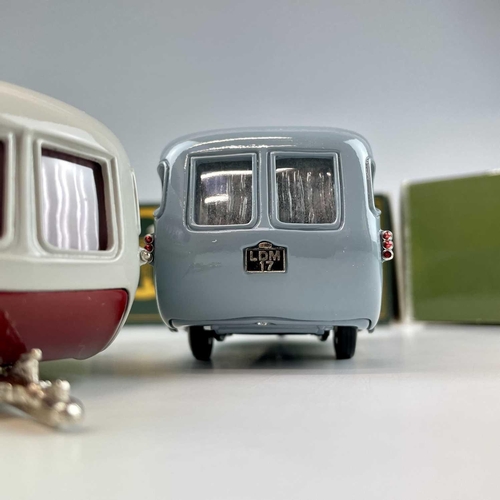 725 - Lansdowne Boxed Models 1:43 Scale. Comprising 1956 Willerby Vogue Caravan ref LDM 17 plus 1956 Wille... 