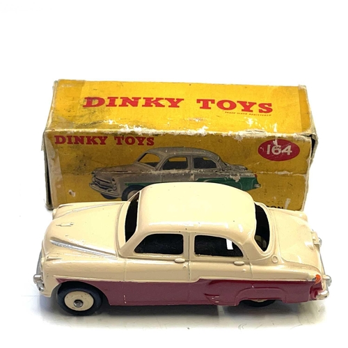 747 - Boxed Dinky Toys (x5). No.164 Vauxhall Cresta Saloon, no.165 Humber Hawk, no.168 Singer Gazette, no.... 