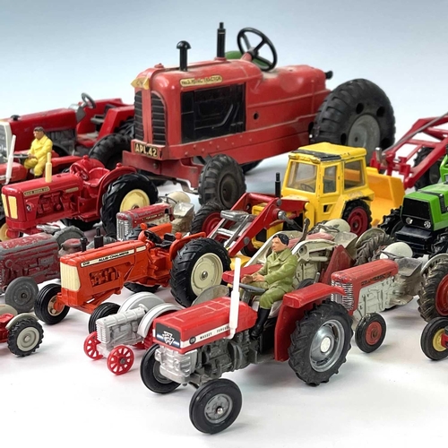 758 - Massey Ferguson / David Brown, etc Tractors. A box containing approximately 20 Tractors by various m... 